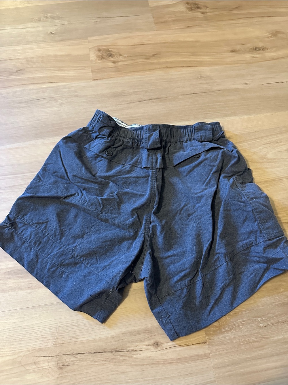AFTCO Men's Charcoal Gray Cargo Shorts with Fish Logo - Picture 3 of 3